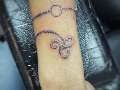Fac Manus Tattoo : Tatouage Personnalisé et Artistique à Marseille 10e