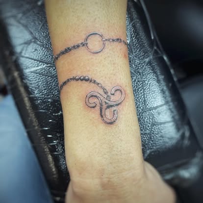 Fac Manus Tattoo : Tatouage Personnalisé et Artistique à Marseille 10e