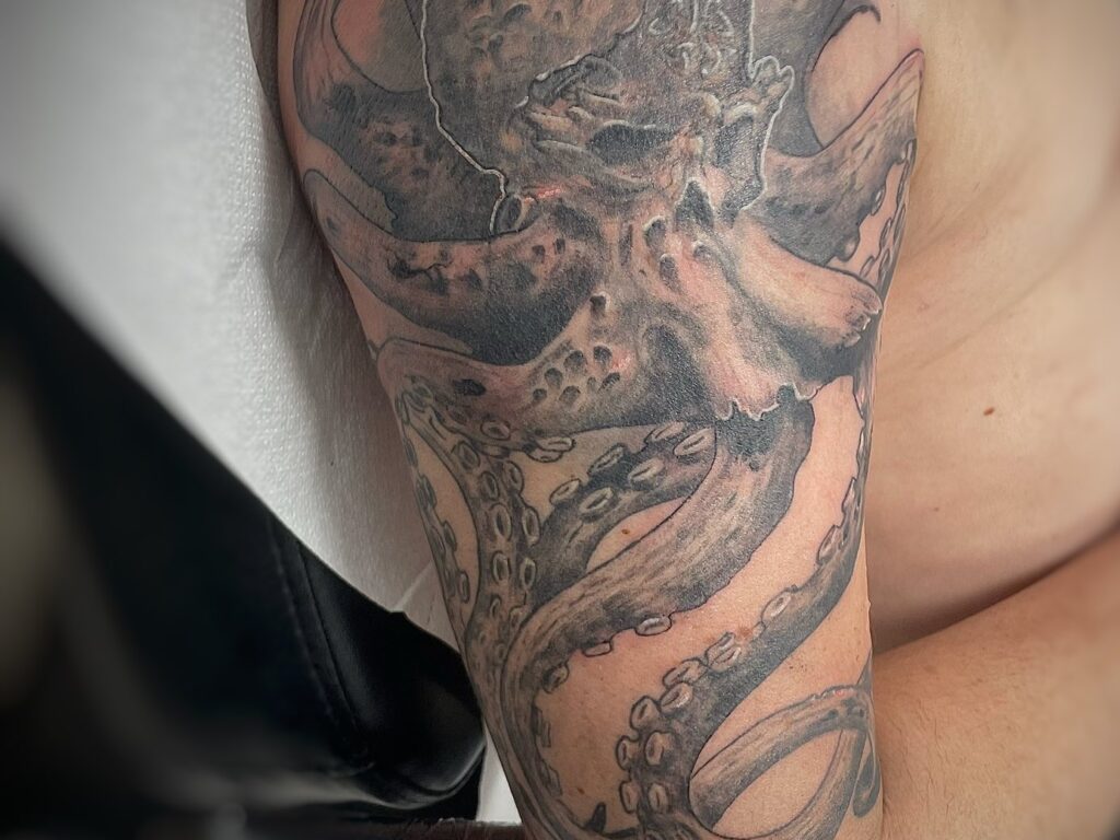 Fac Manus Tattoo : Tatouage Personnalisé et Artistique à Marseille 10e